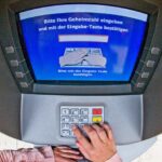 POL-DA: Ginsheim: Trickdiebe bringen Dame am Geldautomaten um fast 1.000 Euro / Wichtige Hinweise der Polizei