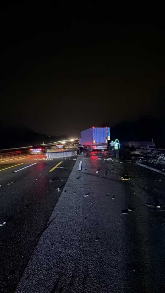 POL-WI: Unfall mit Sattelzug – Bergungsarbeiten dauern an